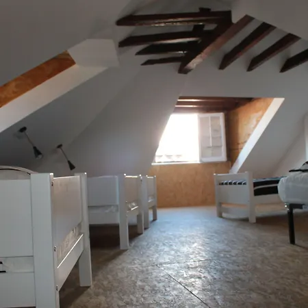Surf In Chiado Hostel *