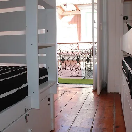 Surf In Chiado Hostel *