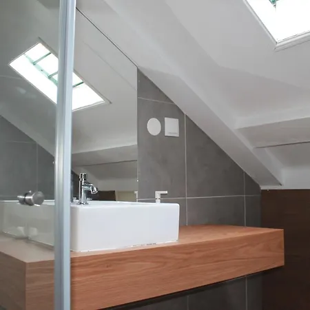 Surf In Chiado Hostal *