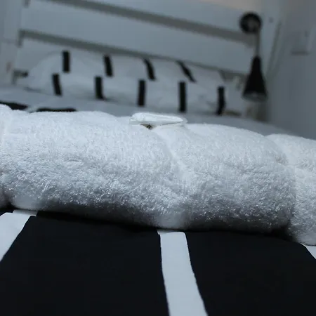 Surf In Chiado Hostal *