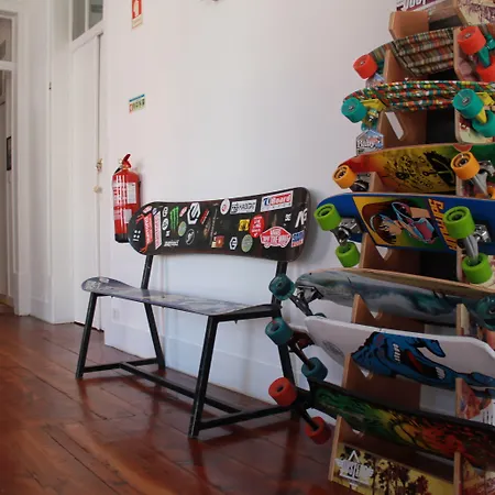 Surf In Chiado Hostel *