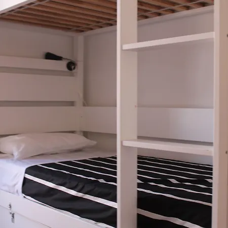 Surf In Chiado Hostel *