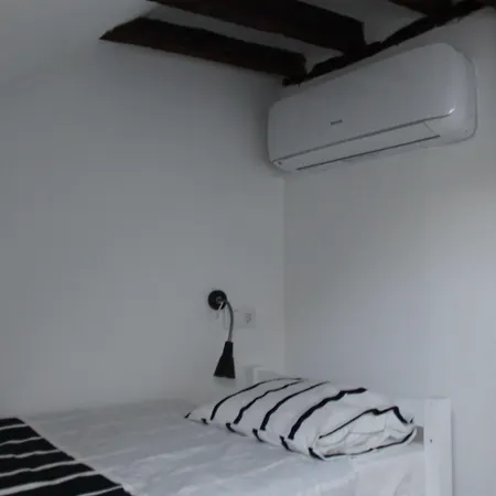 Surf In Chiado Hostel *