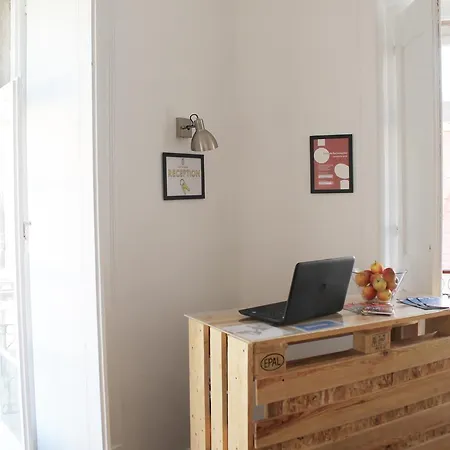 Surf In Chiado Хостел Лиссабон