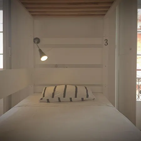 بيت شباب Surf In Chiado *